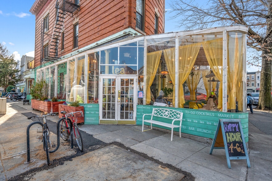 1022 Cortelyou Rd, Brooklyn, NY for lease - Interior Photo - Image 2 of 11