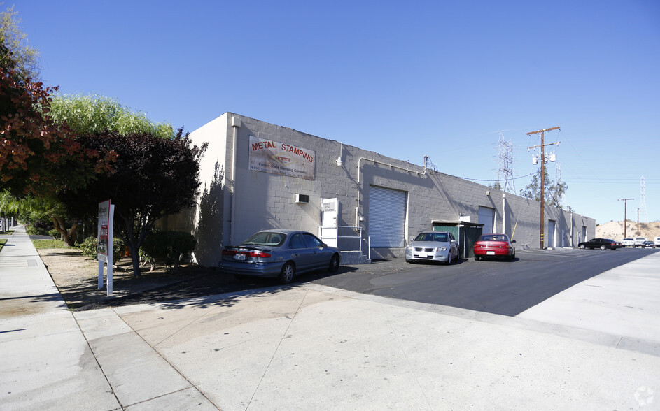 26541 Ruether Ave, Santa Clarita, CA for lease - Building Photo - Image 3 of 4