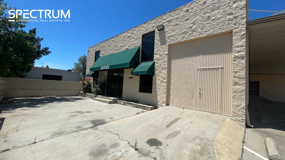 3075-3079 N Lima St, Burbank, CA for lease - Building Photo - Image 3 of 20