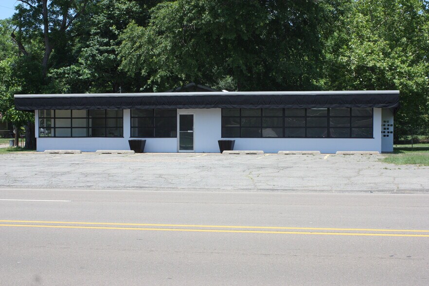 216 S Louise St, Atlanta, TX for lease - Primary Photo - Image 1 of 1
