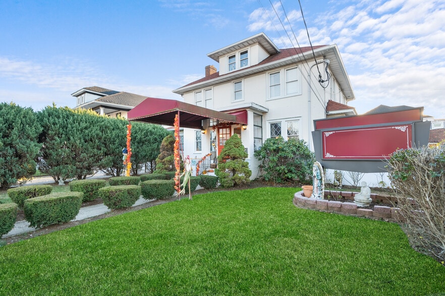 70 Park Ave, Bay Shore, NY for sale - Building Photo - Image 2 of 34