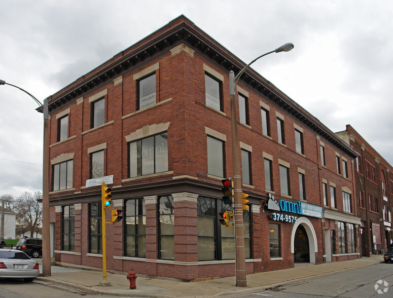 1134 W North Ave, Milwaukee, WI for lease - Primary Photo - Image 1 of 12