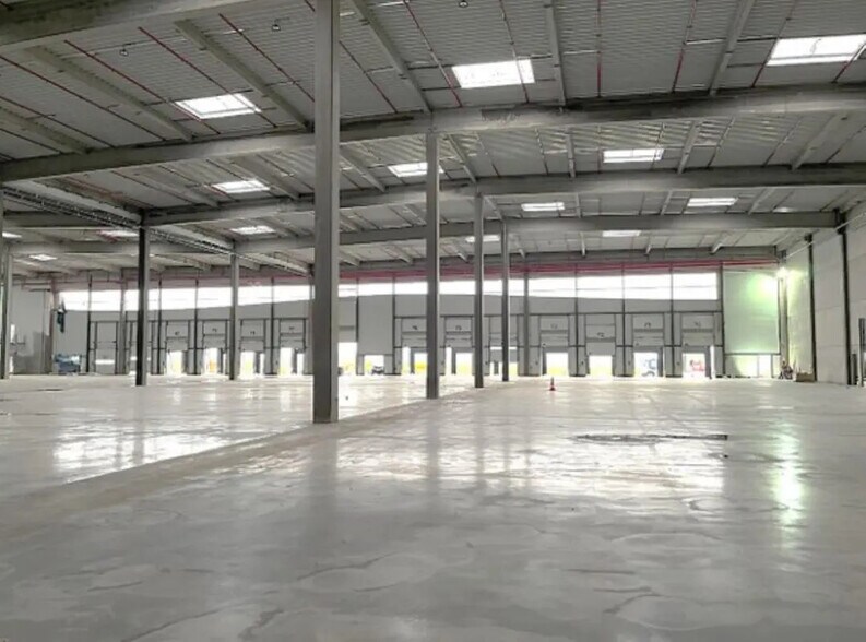 Industrial in Beauvais for lease - Building Photo - Image 3 of 11