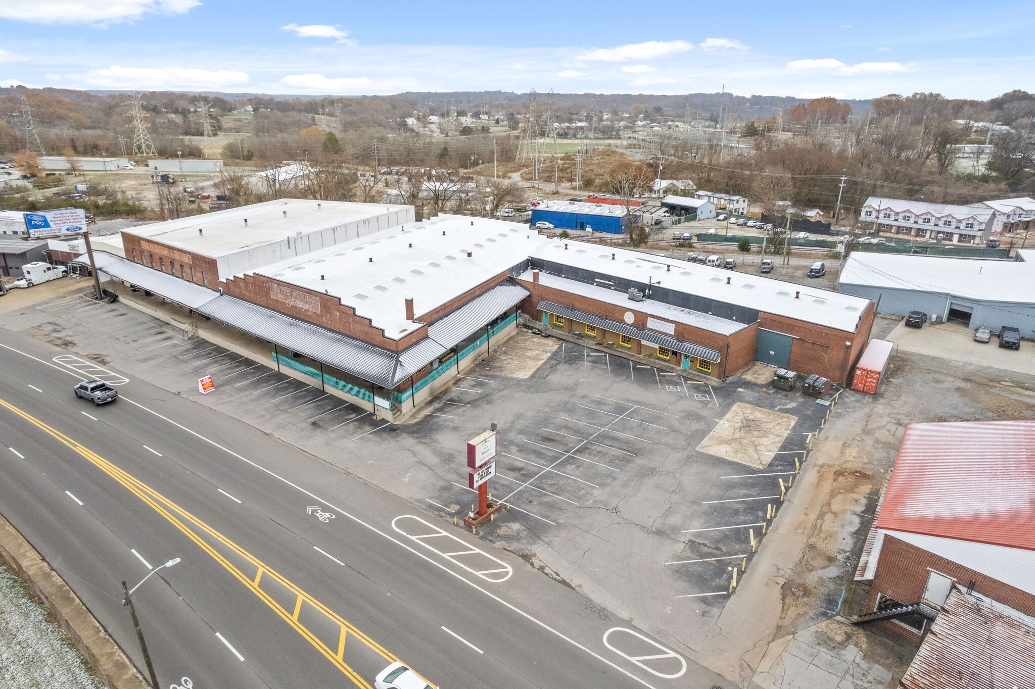 1214 College St, Clarksville, TN for lease Building Photo- Image 1 of 43