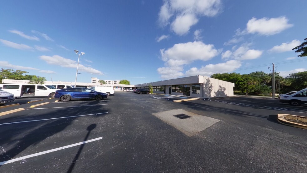 8401-8463 W McNab Rd, Tamarac, FL for lease - Building Photo - Image 3 of 4