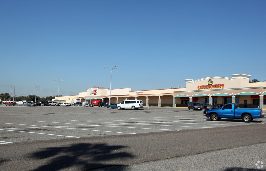 1500-1600 W Brandon Blvd, Brandon, FL for lease - Building Photo - Image 3 of 15