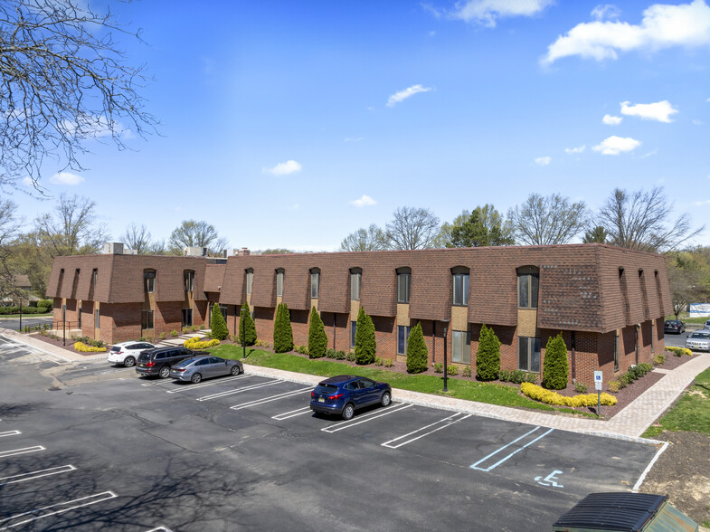 4 Cornwall Dr, East Brunswick, NJ for lease - Building Photo - Image 1 of 8