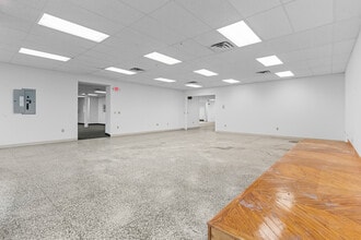 6854 Post Rd, North Kingstown, RI for sale Interior Photo- Image 2 of 10