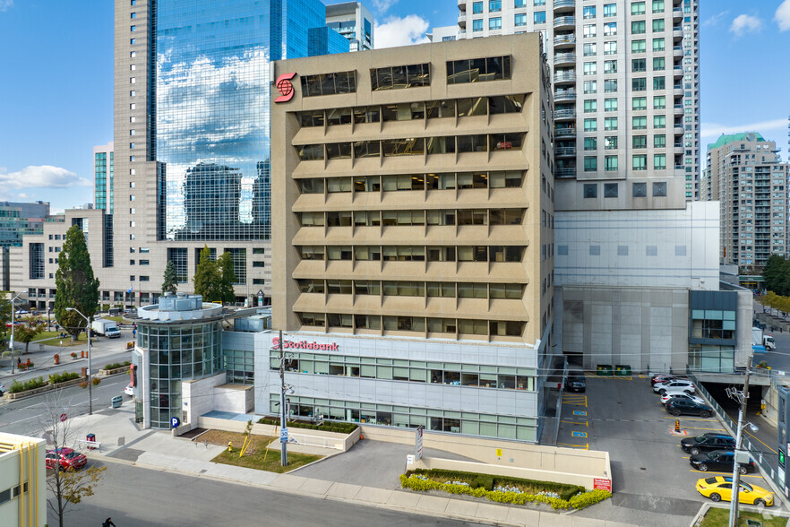 5075 Yonge St, Toronto, ON for lease - Building Photo - Image 2 of 3