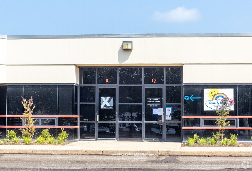 904 Oak Tree Rd, South Plainfield, NJ for lease - Building Photo - Image 3 of 6