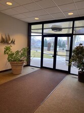 800 W Central Rd, Mount Prospect, IL for lease Interior Photo- Image 2 of 7