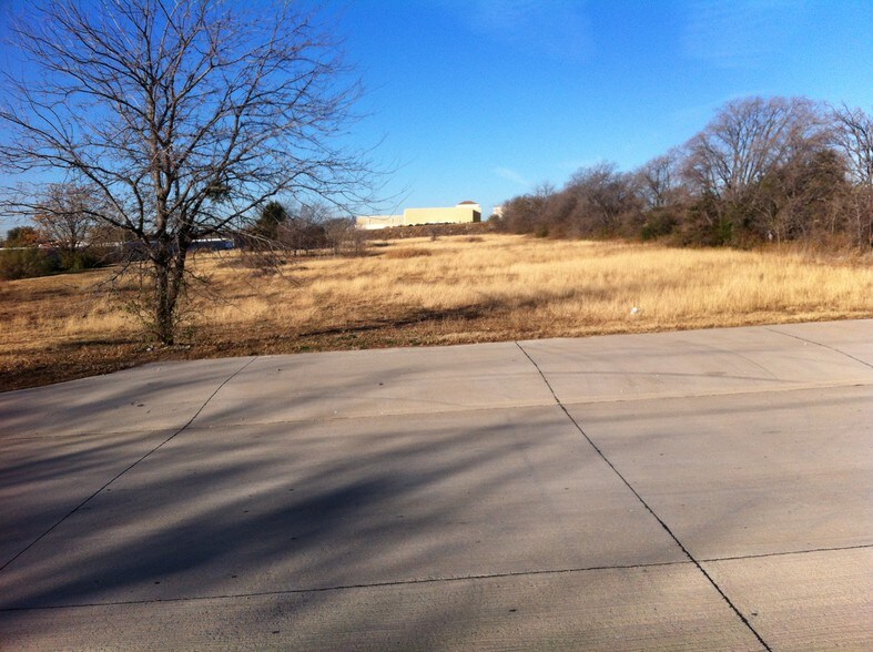 2401 Tarpley Rd, Carrollton, TX for sale - Primary Photo - Image 1 of 1