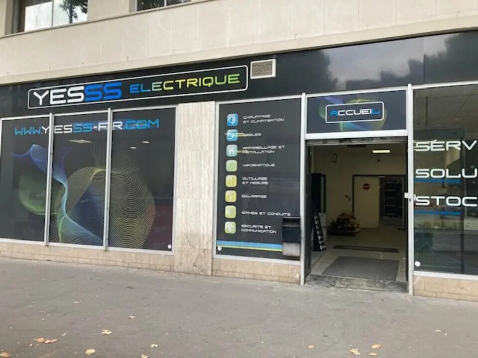 Retail in Paris for lease Building Photo- Image 1 of 7