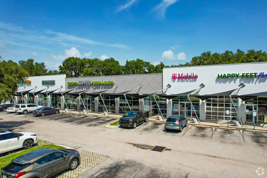 1912-1930 W Brandon Blvd, Brandon, FL for lease - Building Photo - Image 3 of 8