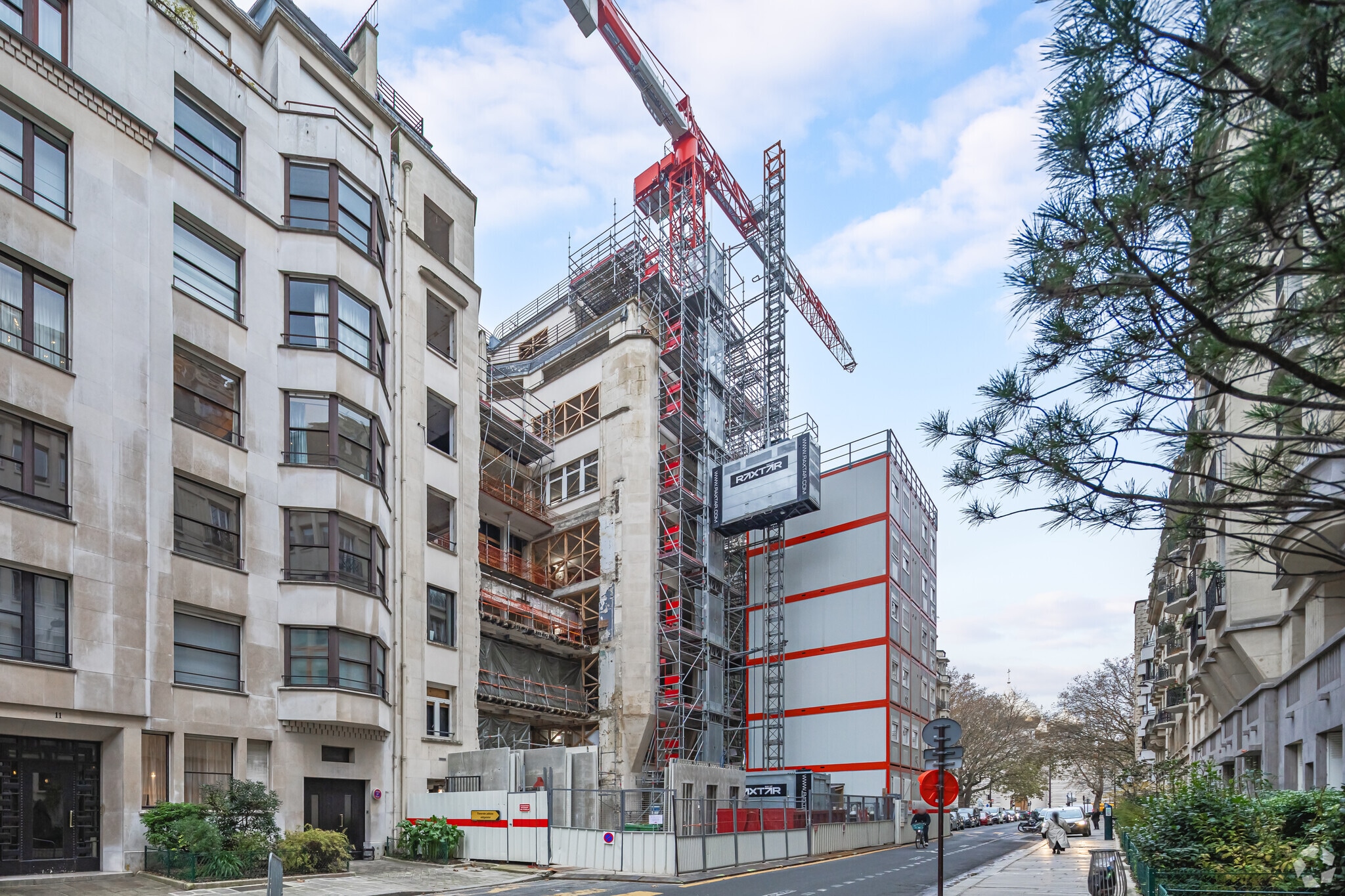 13-15 Rue Cognacq-Jay, Paris for lease Primary Photo- Image 1 of 4