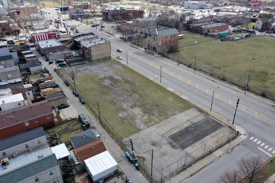 2432 W Roosevelt Rd, Chicago, IL for lease - Aerial - Image 1 of 2