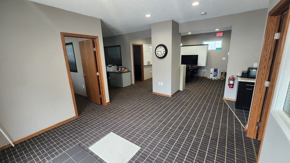 444 N 12th Ave N, South Saint Paul, MN for lease - Interior Photo - Image 3 of 6