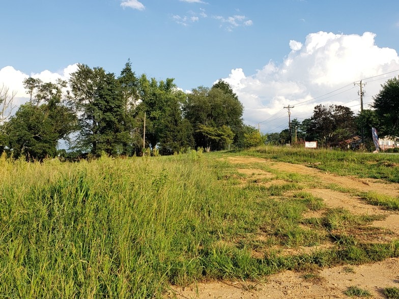 4165 Haywood Rd, Mills River, NC for lease - Primary Photo - Image 2 of 13