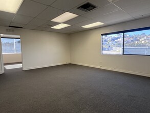 1050 Rosecrans St, San Diego, CA for lease Building Photo- Image 2 of 10