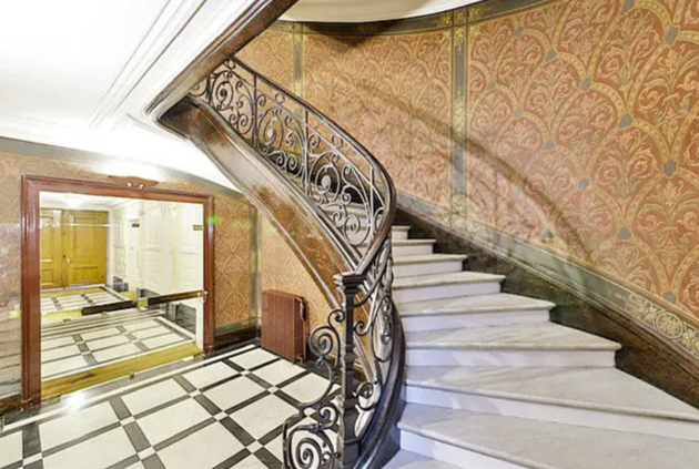 Office in Paris for lease Interior Photo- Image 1 of 2