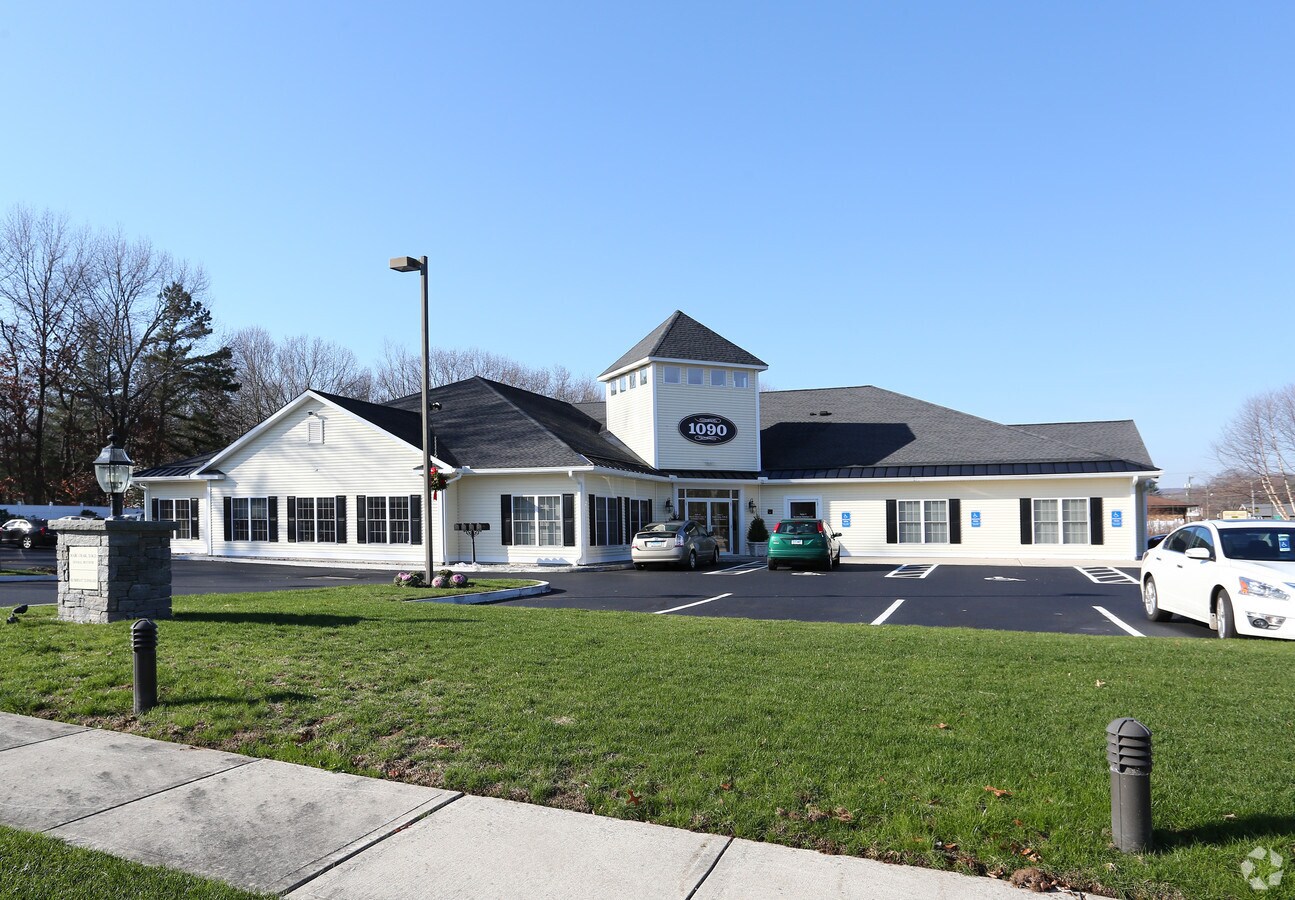 1090 Meriden Waterbury Rd, Cheshire, CT 06410