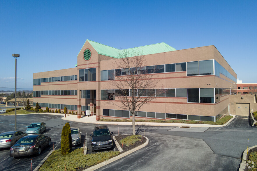 5001 Louise Dr, Mechanicsburg, PA for lease - Building Photo - Image 1 of 33