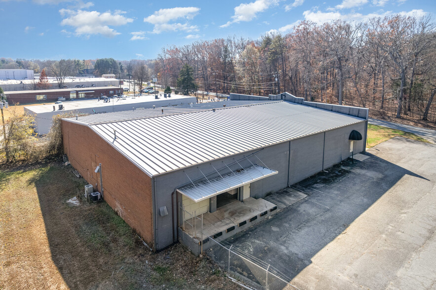 3718 Old Battleground Rd, Greensboro, NC for sale - Building Photo - Image 2 of 34