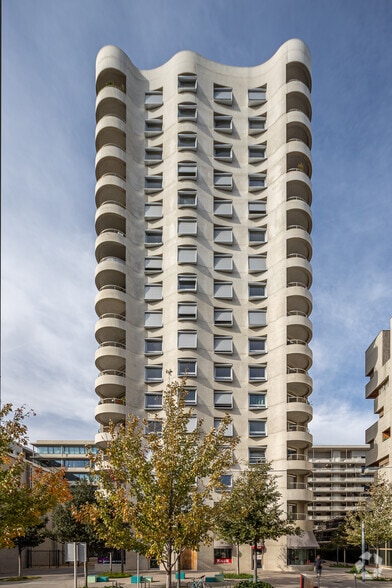 in Lyon for sale - Primary Photo - Image 1 of 1