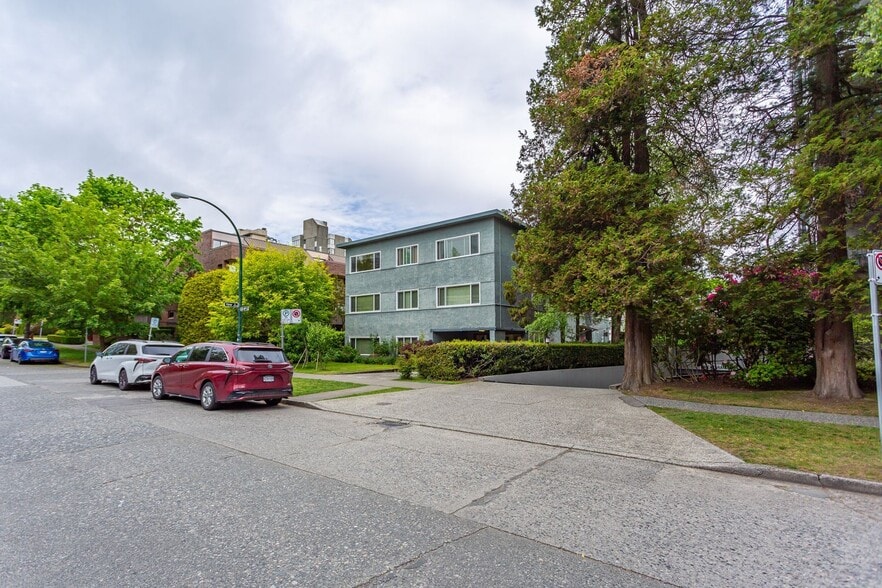 2181 40th Ave W, Vancouver, BC for sale - Primary Photo - Image 1 of 9