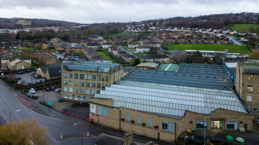 Albion Rd, Bradford for lease - Primary Photo - Image 1 of 100