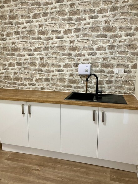 Webber Rd, Liverpool for lease - Interior Photo - Image 3 of 8