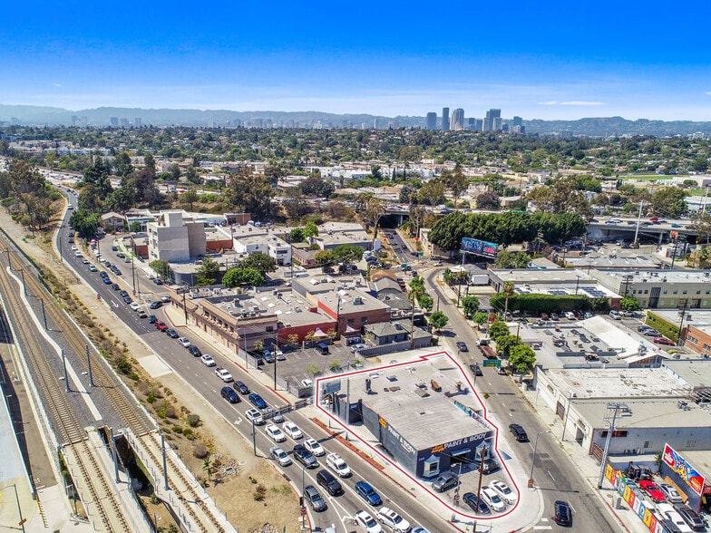 8953 Venice Blvd, Los Angeles, CA for sale - Building Photo - Image 1 of 11