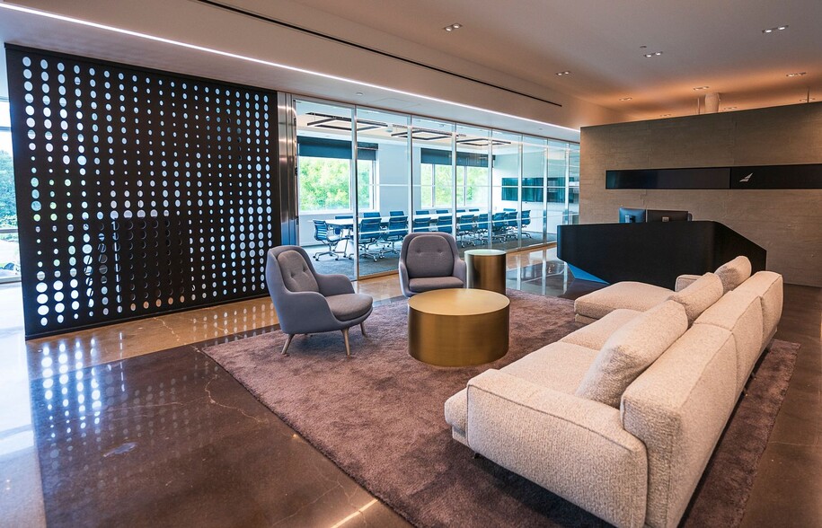 13100 Wortham Center Dr, Houston, TX for lease - Building Photo - Image 2 of 8