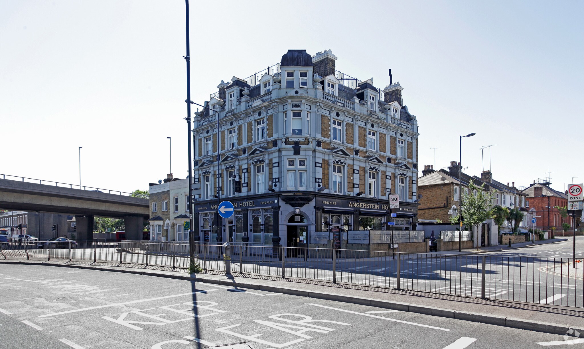 108 Woolwich Rd, London for sale Primary Photo- Image 1 of 1