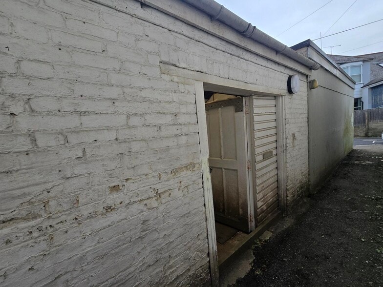 72 Victoria Rd, Worthing for sale - Primary Photo - Image 1 of 1