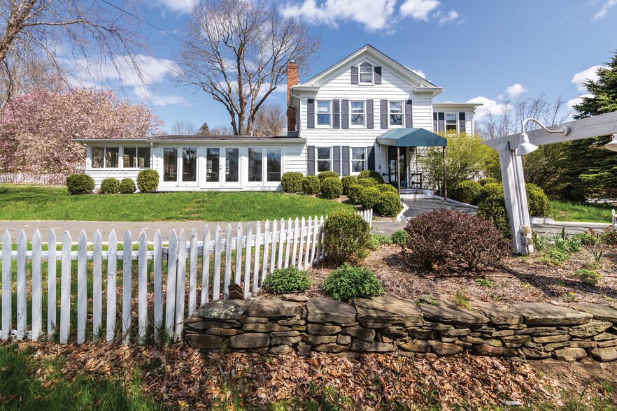 341 Pantigo Rd East Hampton Ny 11937 Retail For Sale Loopnet Com