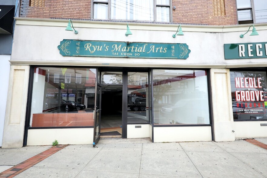 71-75 Atlantic Ave, Lynbrook, NY for lease - Building Photo - Image 1 of 12