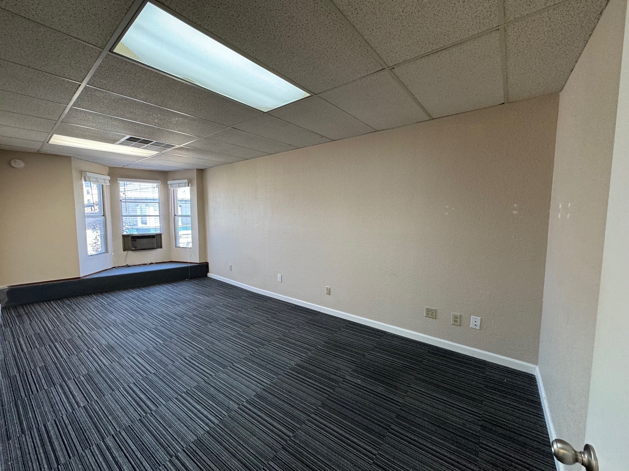 4609-4695 Telegraph Ave, Oakland, CA for lease Interior Photo- Image 1 of 4