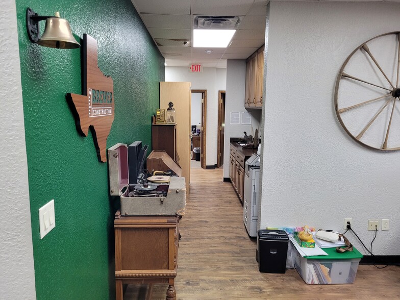 589 Stonegate Dr, Katy, TX for sale - Interior Photo - Image 3 of 7