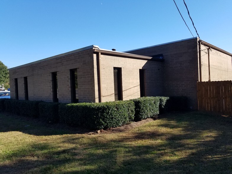 7706 Pence Rd, Charlotte, NC 28215