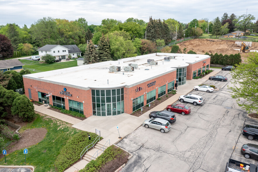 21675 E Moreland Blvd, Waukesha, WI for lease - Building Photo - Image 3 of 7