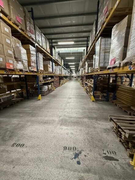 Flex in Valence for sale - Building Photo - Image 2 of 3