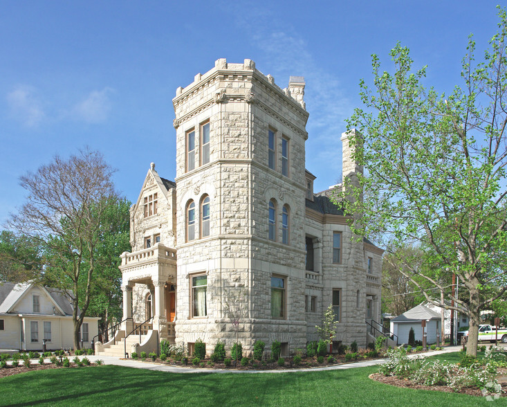 1307 Massachusetts St, Lawrence, KS for sale - Primary Photo - Image 1 of 1