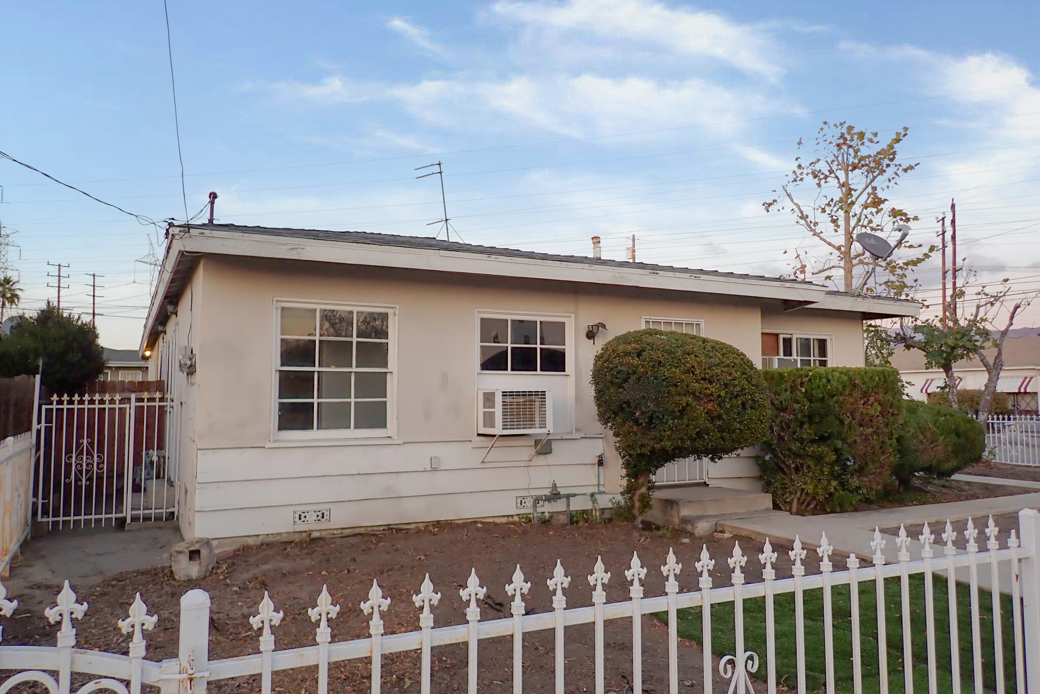 11233 Victory Blvd, North Hollywood, CA for sale Primary Photo- Image 1 of 1