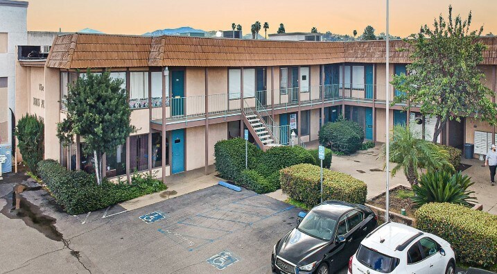 1283 E Main St, El Cajon, CA for lease - Building Photo - Image 3 of 4