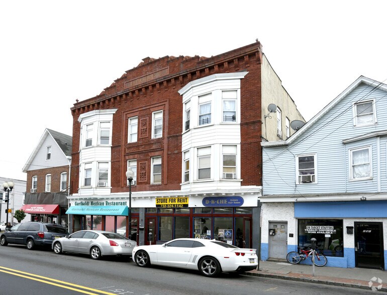 287289 Smith St, Perth Amboy, NJ 08861