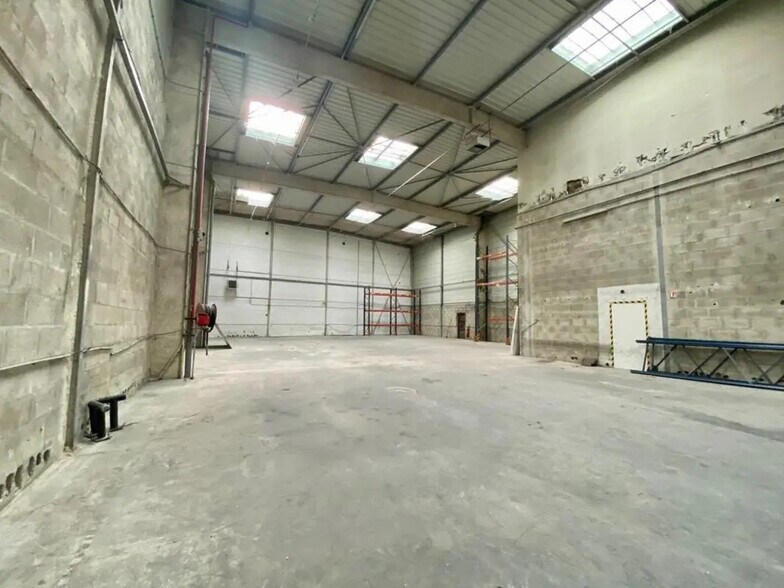 Industrial in Bagnolet for lease - Interior Photo - Image 1 of 4