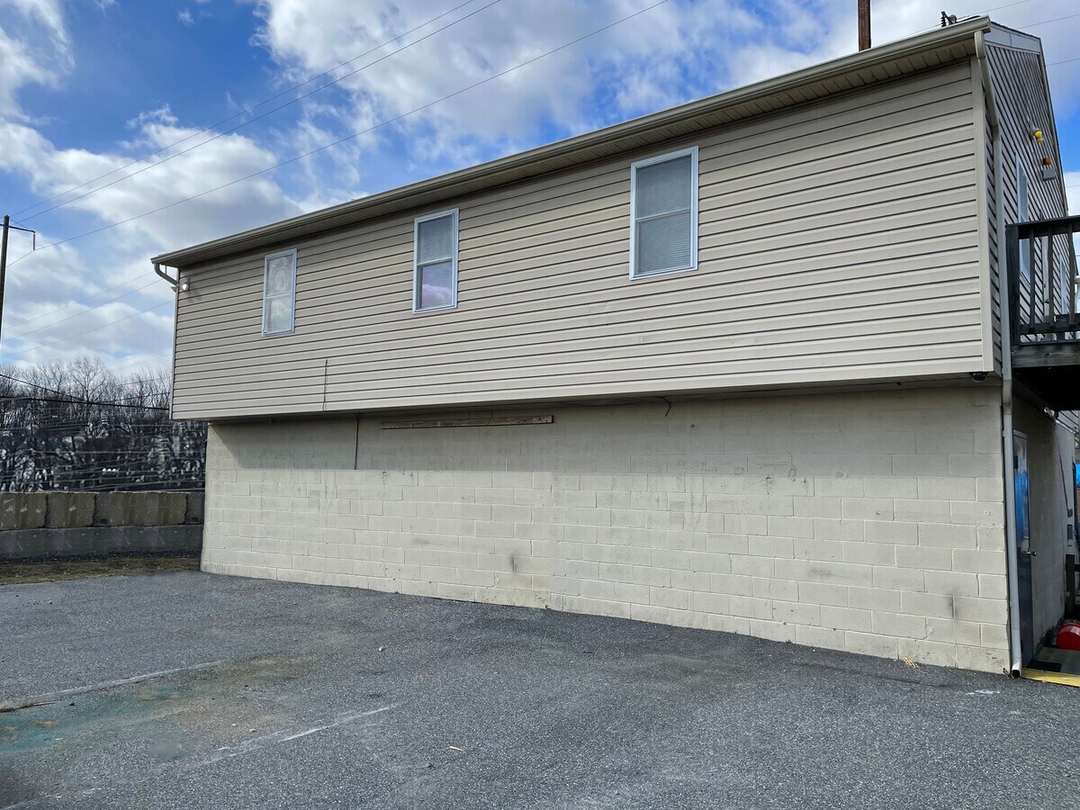 6923 Ebenezer Rd, Middle River, MD 21220