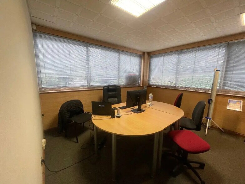 Office in Limonest for lease - Interior Photo - Image 3 of 4