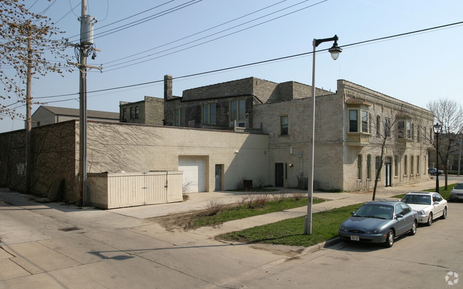 1801-1805 N Dr Martin Luther King Jr Dr, Milwaukee, WI for sale - Building Photo - Image 3 of 8